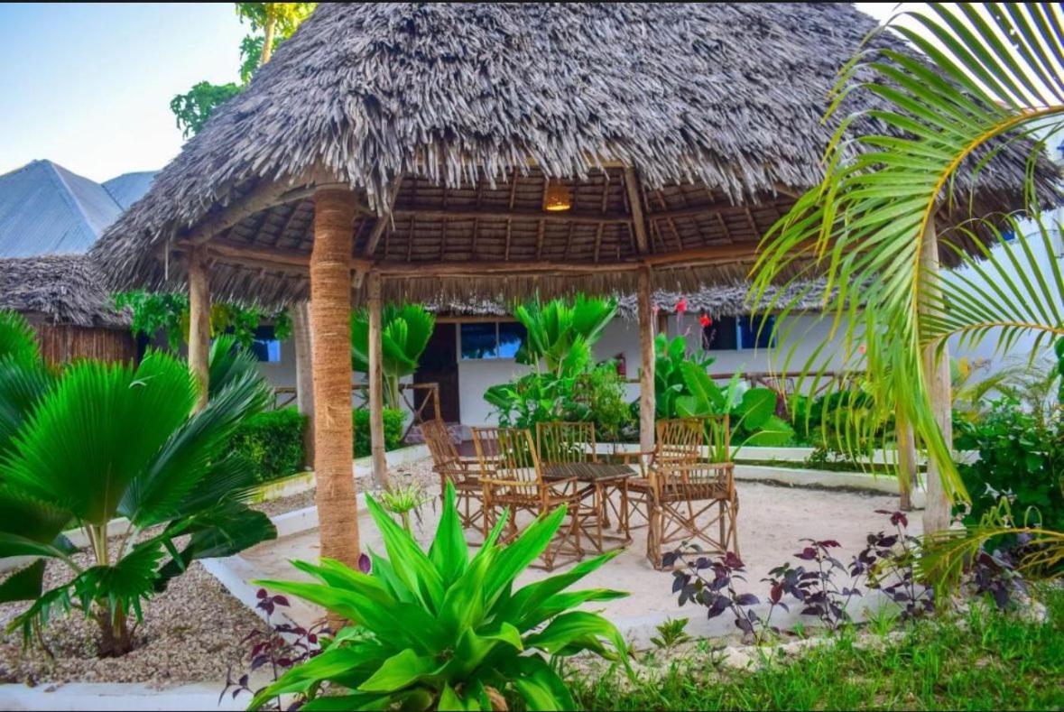 Tolo Tolo Resort Нунгві Екстер'єр фото